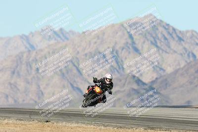 media/Dec-01-2025-Moto Forza (Mon) [[2daa91e15f]]/3-Beginner Group/Session 4 Turn 9/